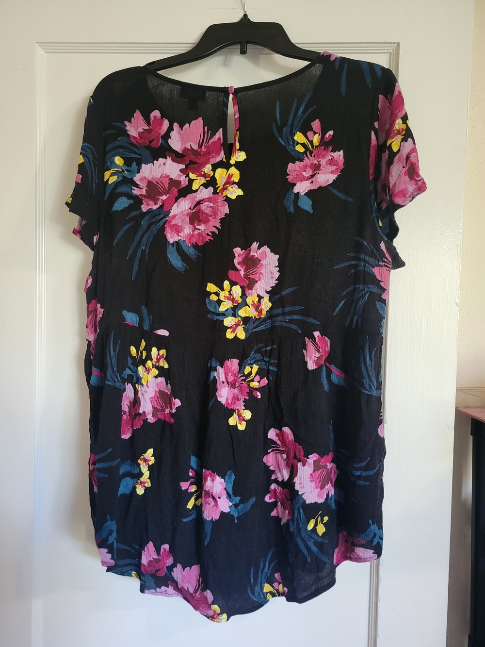 Womens Torrid Floral Tunic Short Sleeve Black EUC Babydoll Rayon Size 1 - Picture 8 of 8